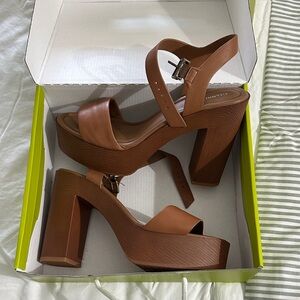 Gianni Bini Tan Platform Heels